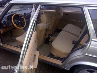 mercedes_benz-200_Tinterior.jpg