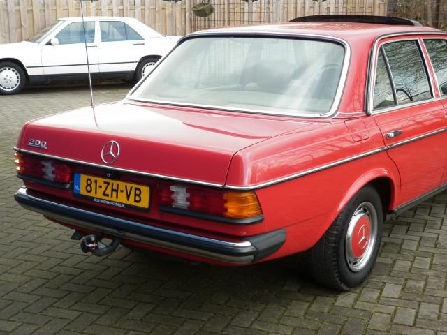 mercedes-benz-200-280-w123-200-1120720-13.jpg