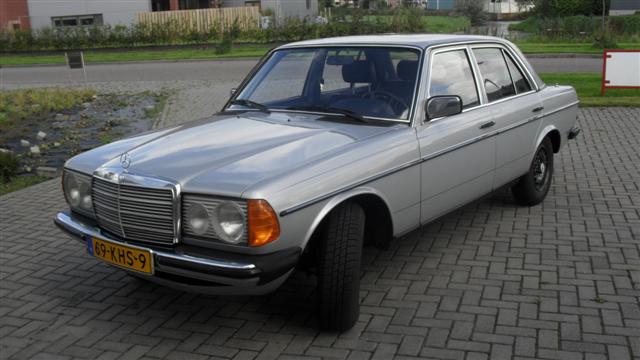 Mercedes 300D W123 005 (Small).jpg