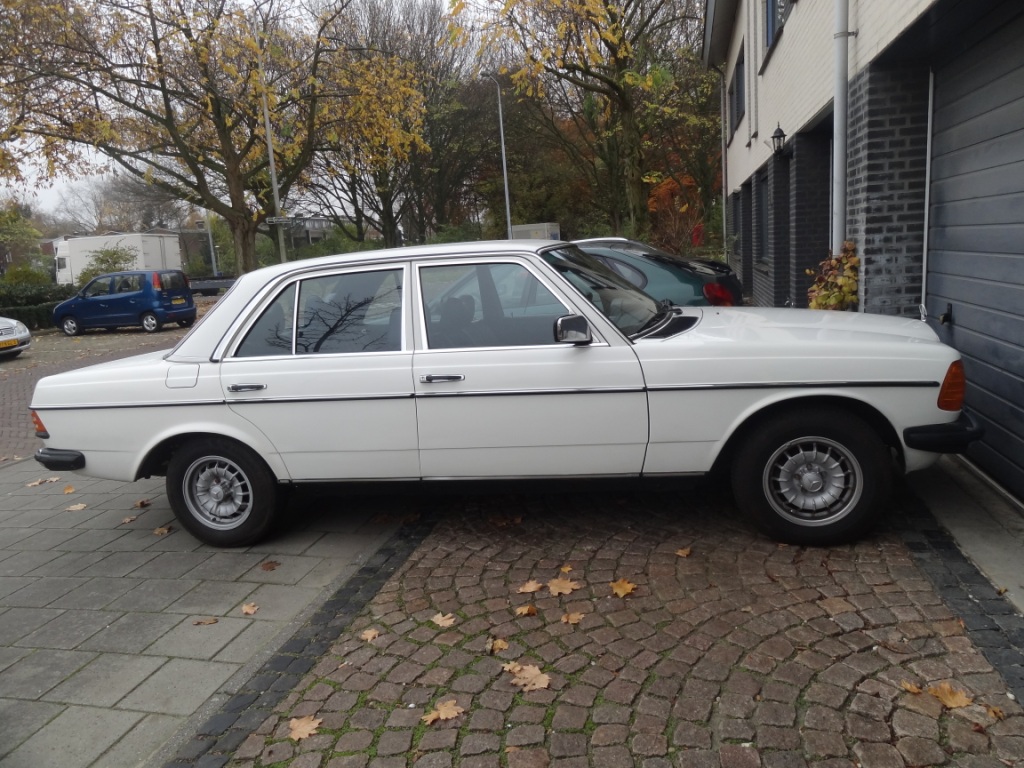 Mercedes 300TD-1.JPG