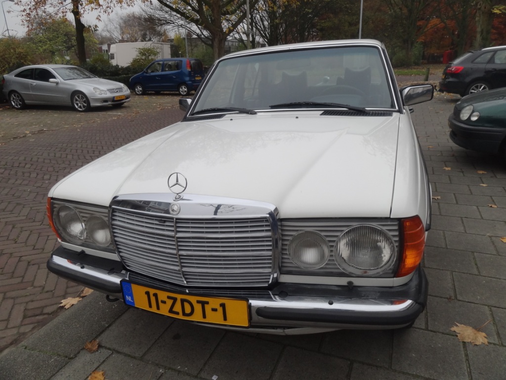 Mercedes 300TD-2.JPG