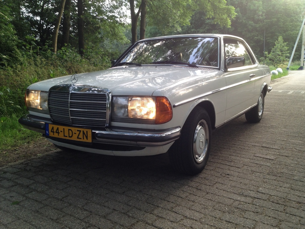 Mercedes 280CE (1).jpg